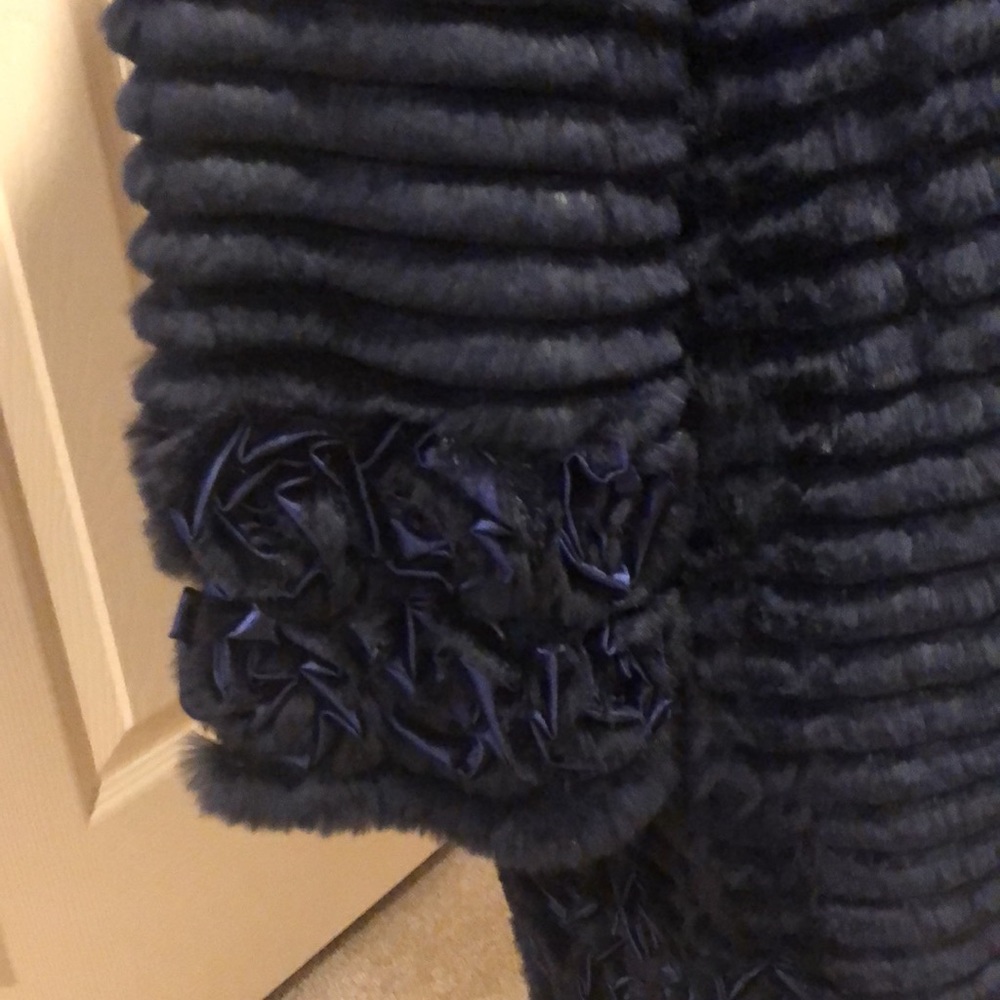 Coat - Picture 4 of 10